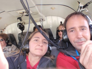 Inma y Borja en el helicóptero hacia el Glaciar de Franz Josef