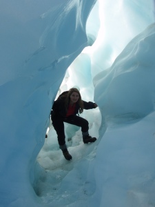 Inma en una cueva del Glaciar de Franz Josef